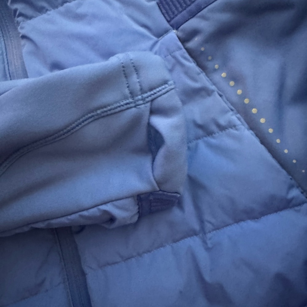 lululemon athletica Women's Vibrant Periwinkle Blue Puffer Jacket - Picture 4 of 8